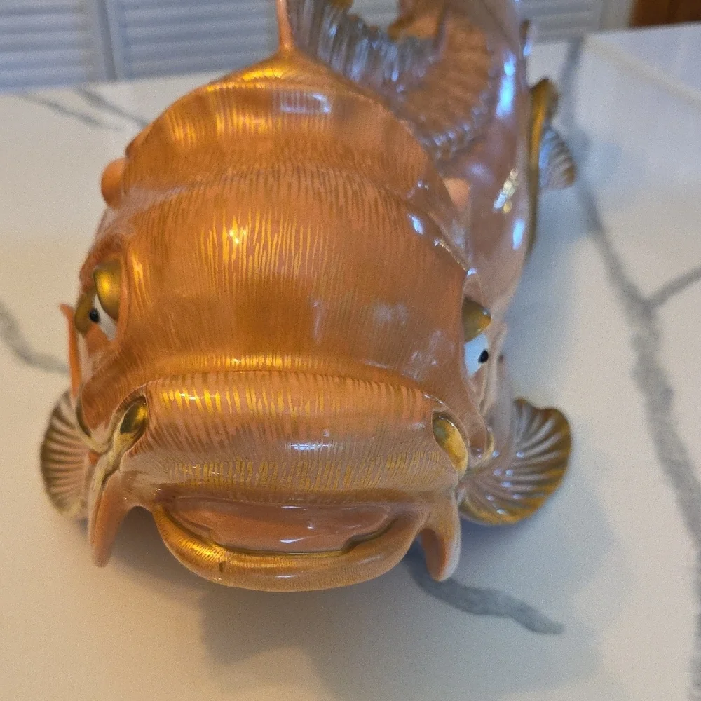 Elegant Gold and White Fish Figurine.for OGGETTI.